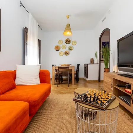 Villa 8 To 10 Sleeps Private Pool & Bbq Near Barcelona Rocafort (Catalonia)