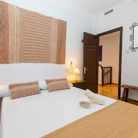 8 To 10 Sleeps Private Pool & Bbq Near Barcelona Villa *