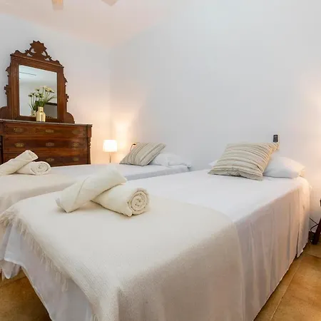 8 To 10 Sleeps Private Pool & Bbq Near Barcelona *